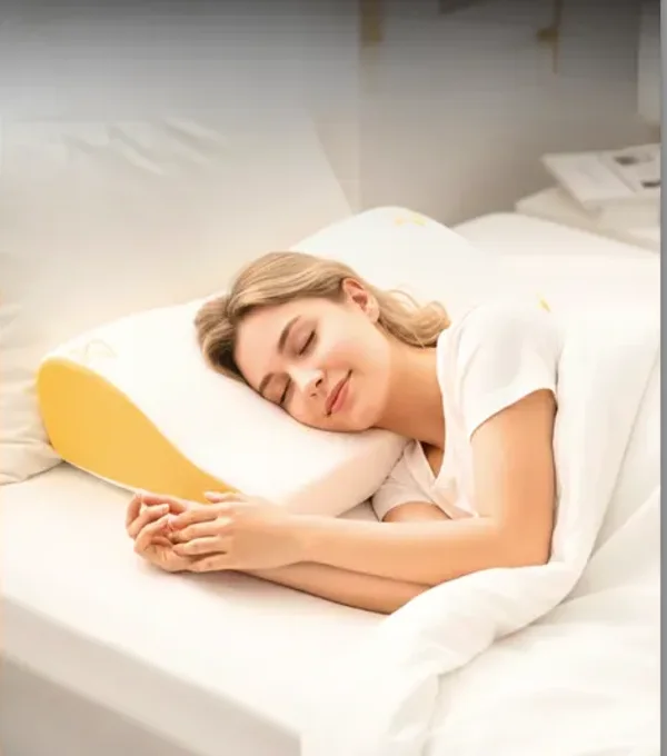 Neck aligned on a Kusho contoured pillow